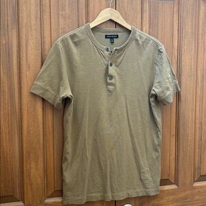 Banana Republic Men's Henley Tee size medium tall